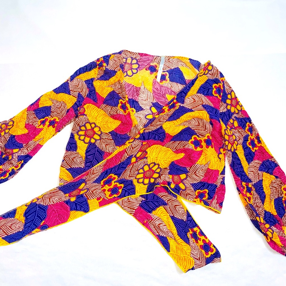 Tie front crop top with sleeves